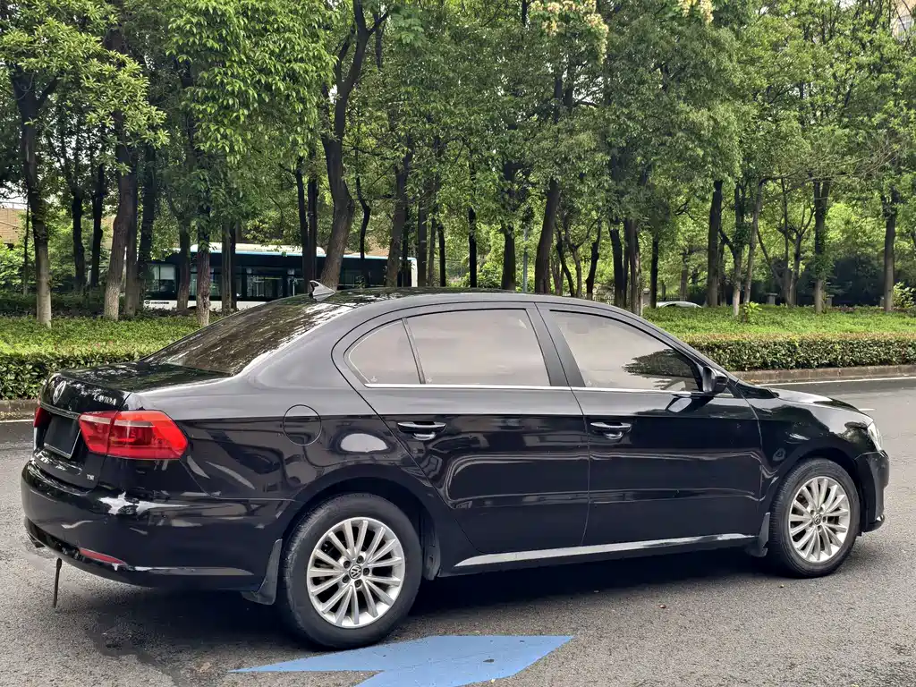 Volkswagen Lavida 2013