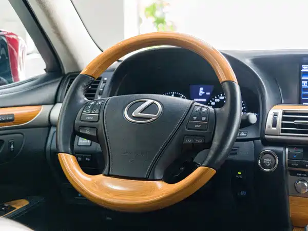 Lexus LS 2015