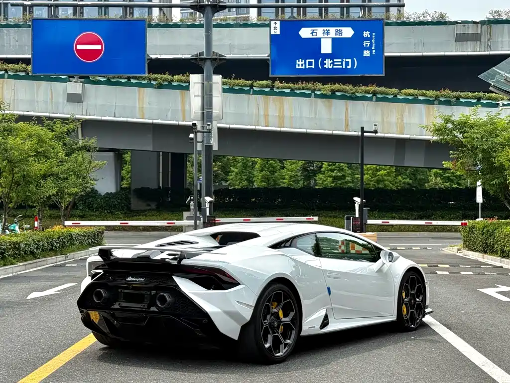 Lamborghini Huracán 2024 — фото 7