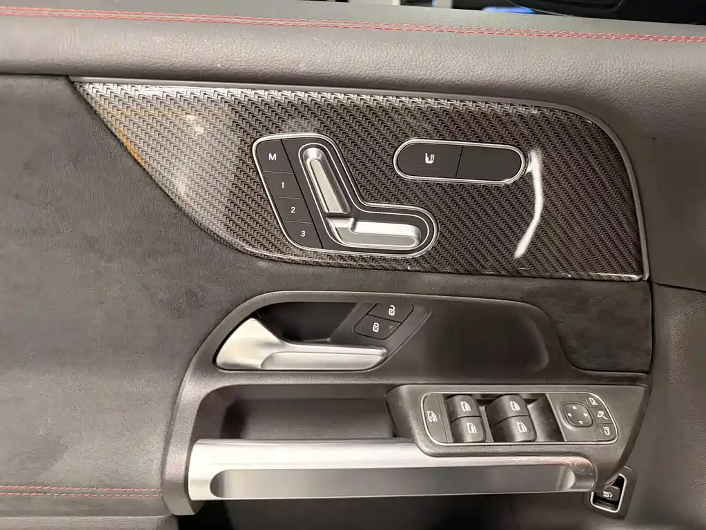 Mercedes-Benz GLB AMG 2025 — фото 10