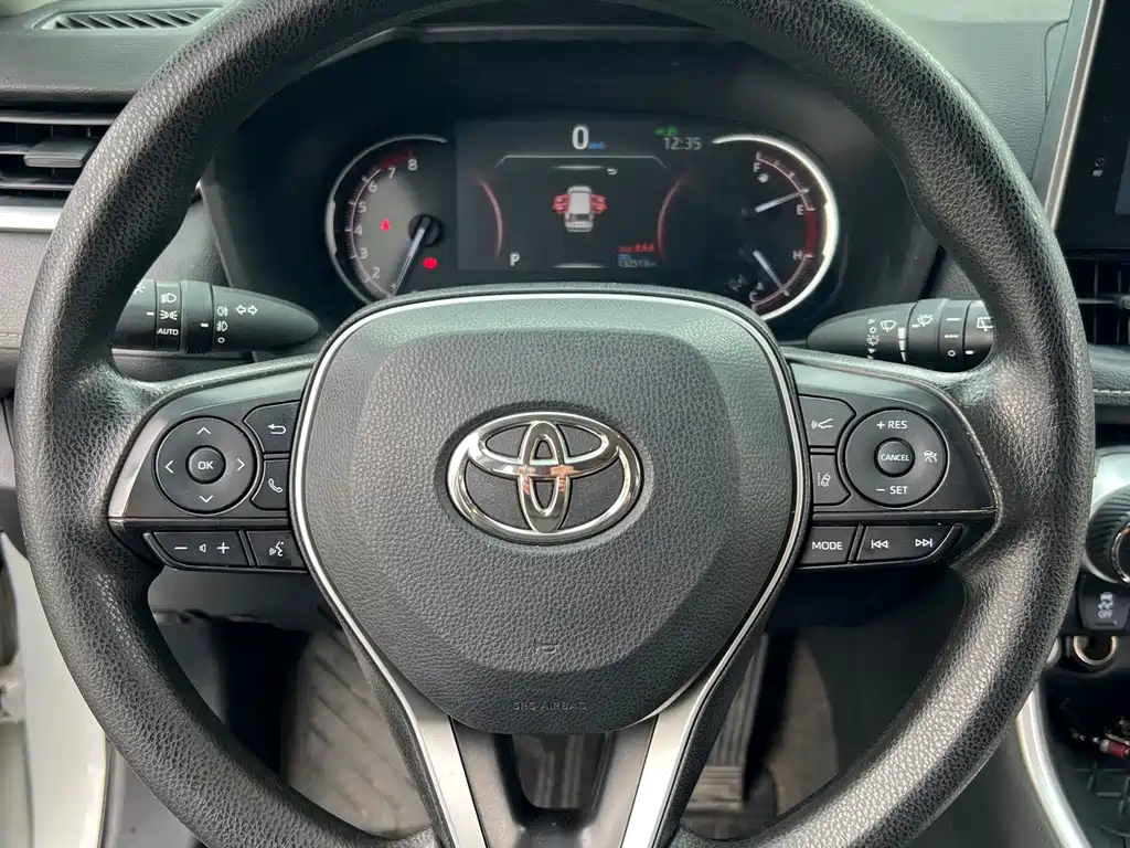 Toyota RAV4 2022 — фото 11