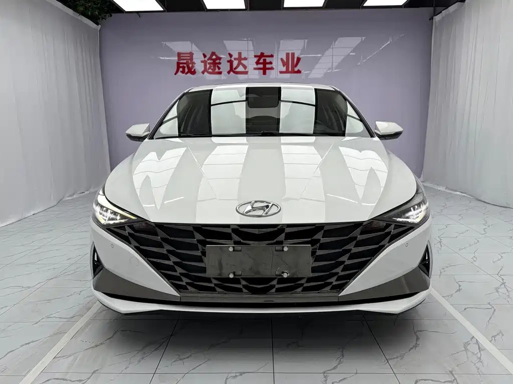 Hyundai Elantra 2022