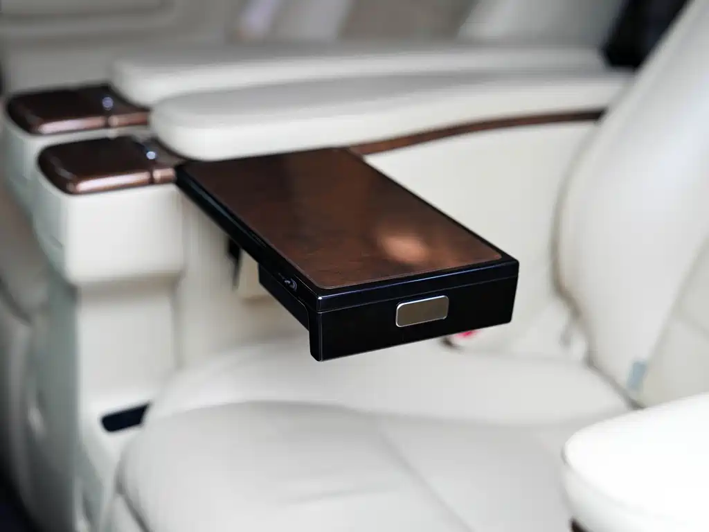 Toyota Alphard 2017 — фото 31