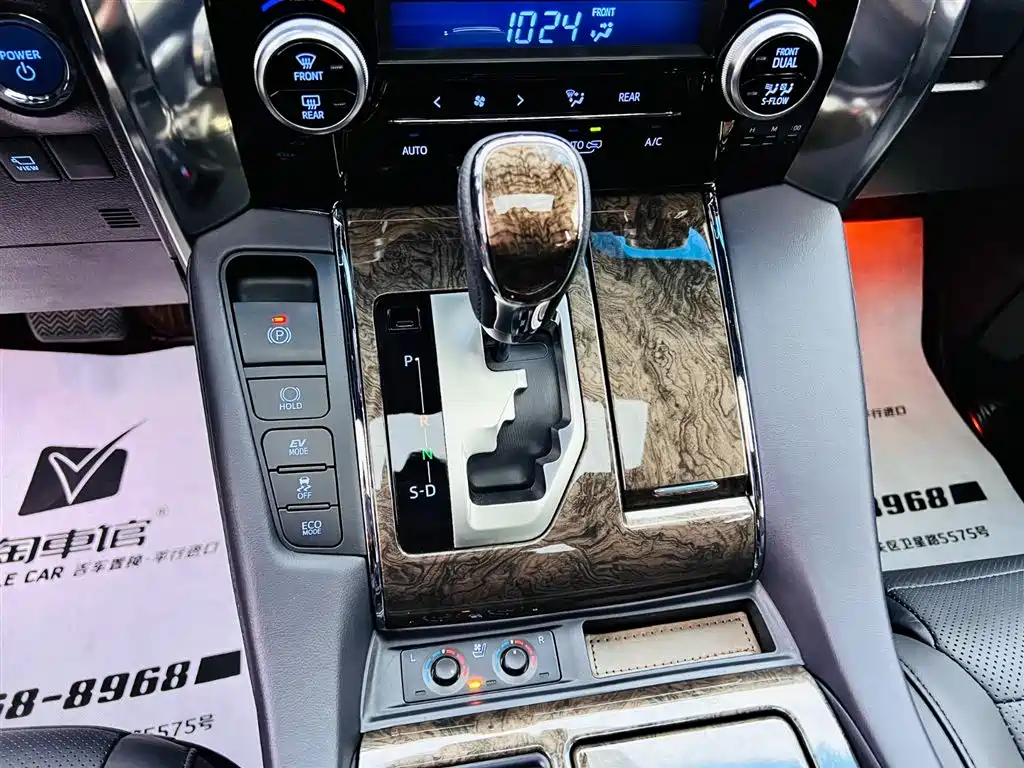 Toyota Alphard 2022 — фото 13