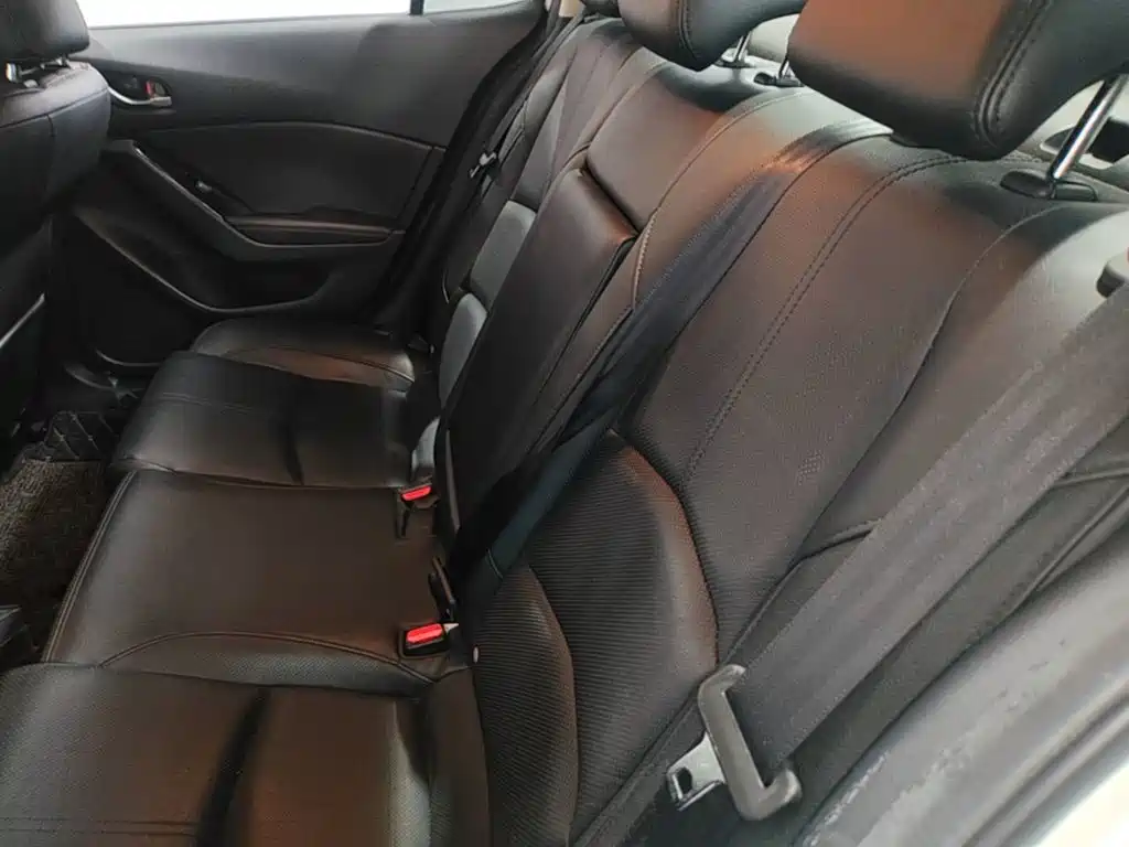 Mazda 3 Axela 2017 — фото 17