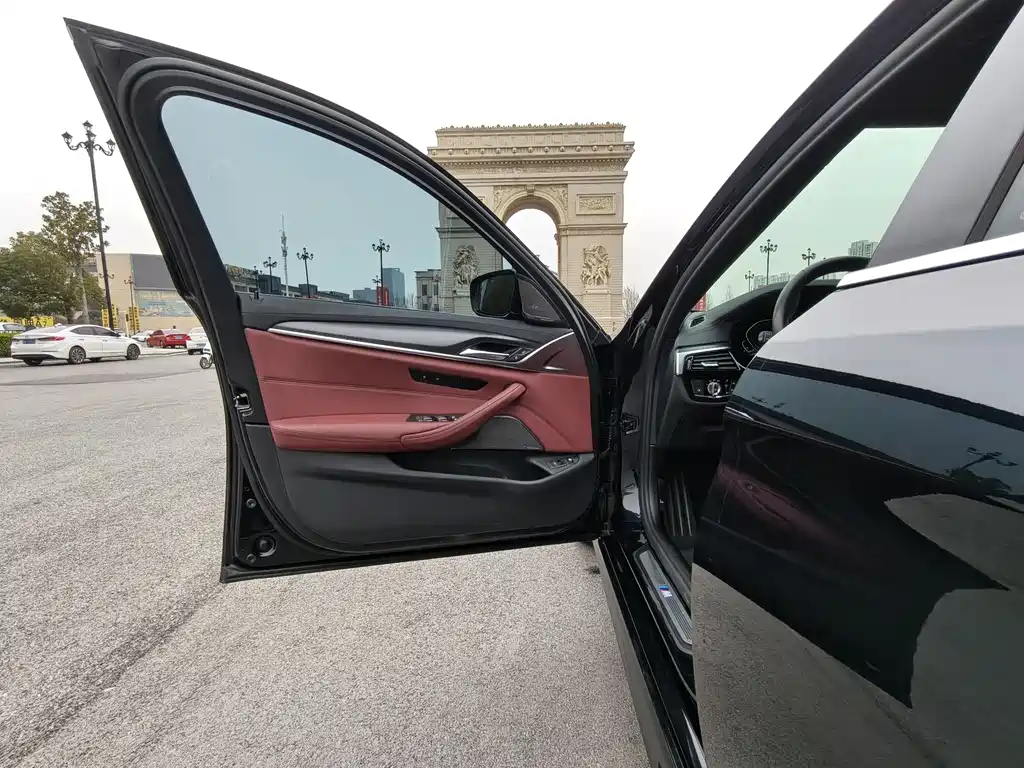 BMW 5 Series New Energy 2022 — фото 16