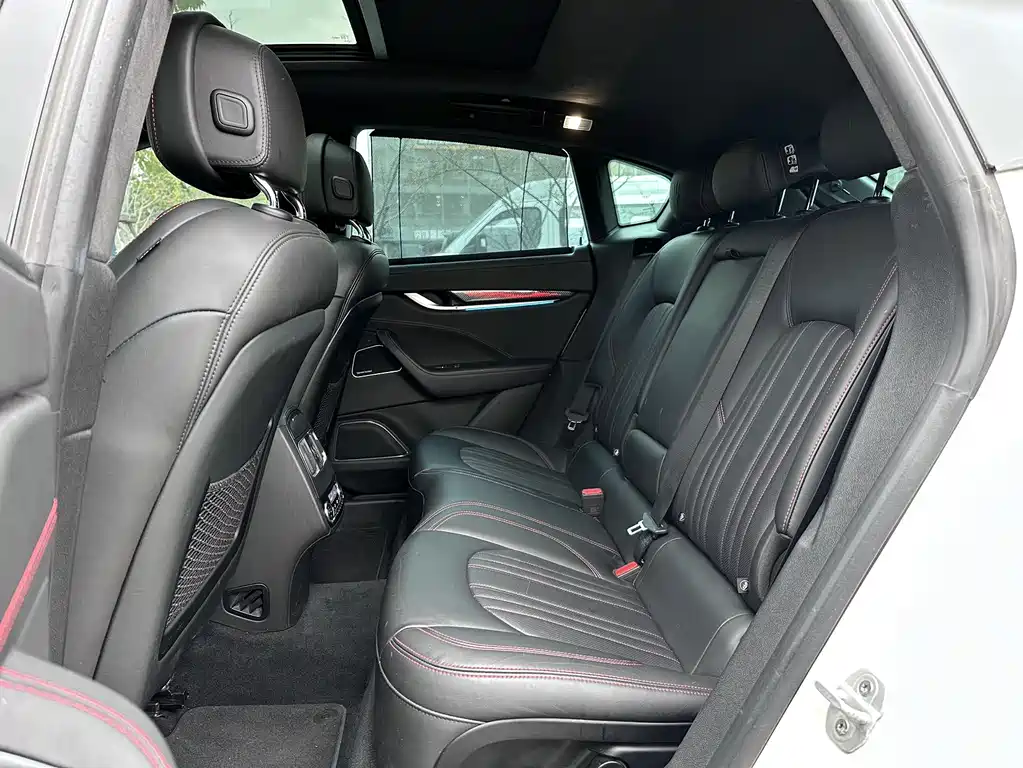 Maserati Levante 2017 — фото 16