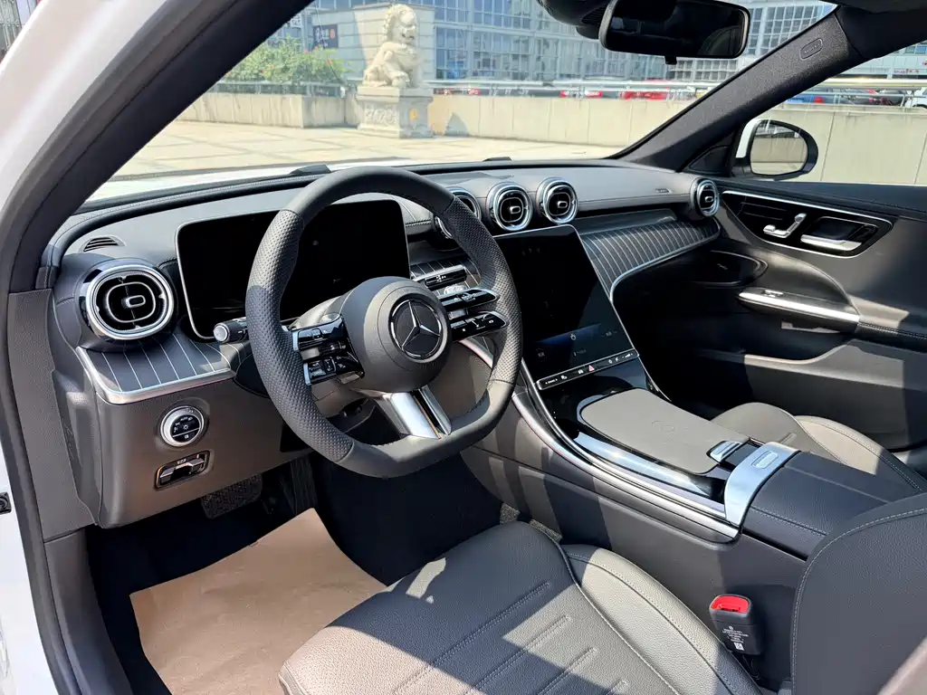 Mercedes-Benz C-Class 2025 — фото 11