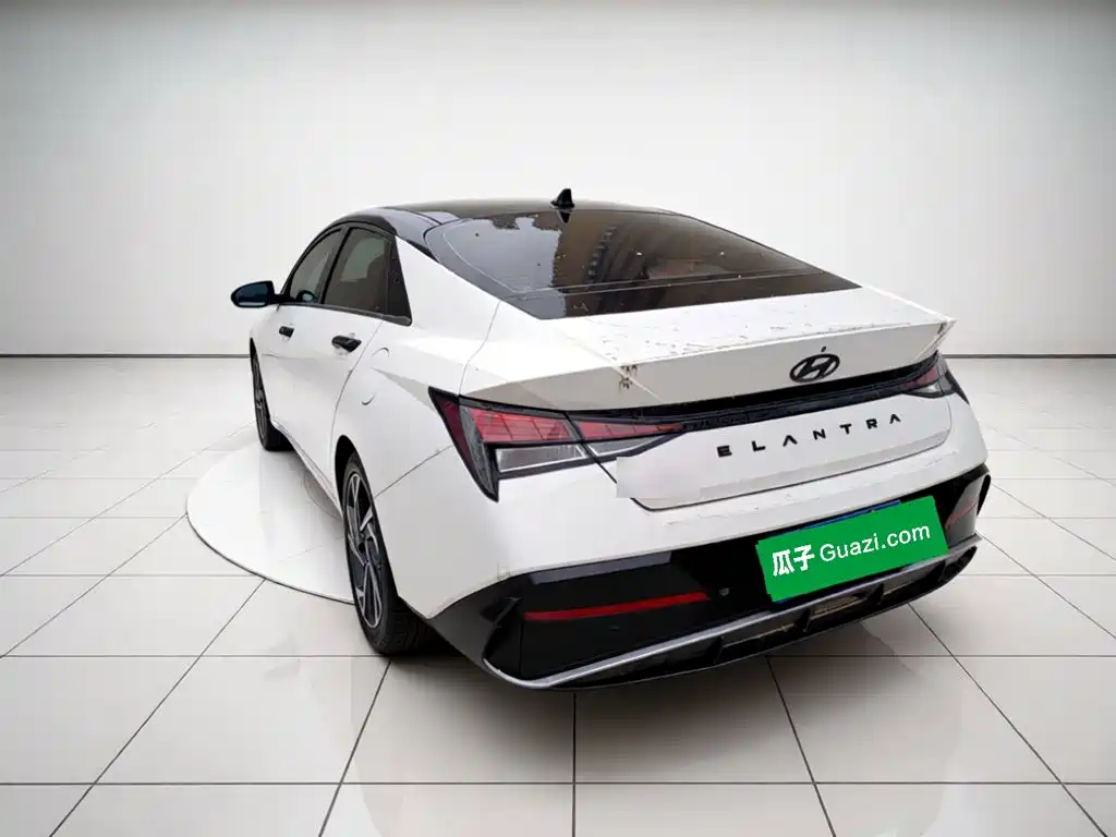 Hyundai Elantra 2024