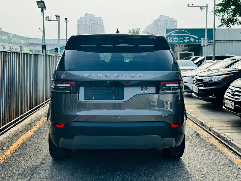 Land Rover Discovery 2017 — фото 10