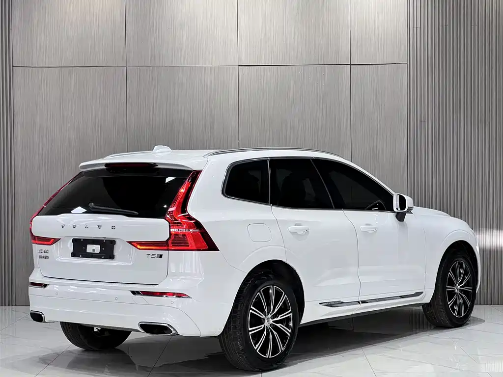 Volvo XC60 2019 — фото 9