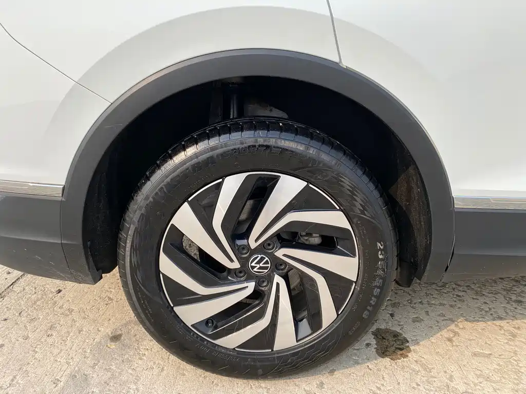 Volkswagen Tiguan L 2023 — фото 22