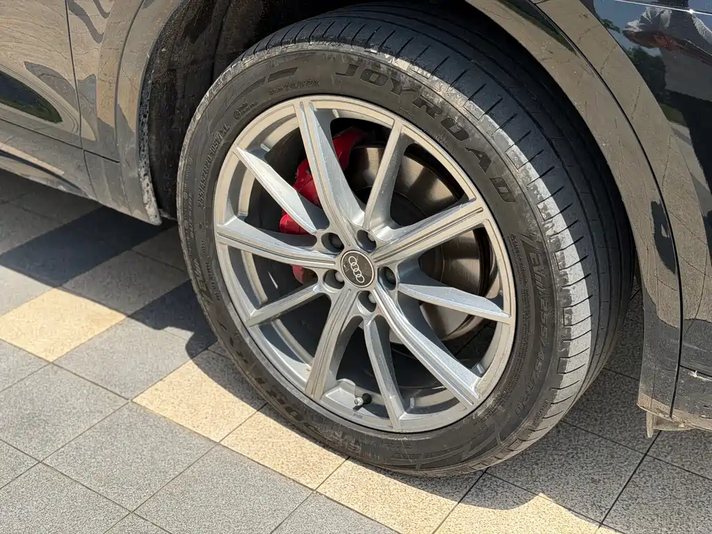 Audi Q5L 2023 — фото 16