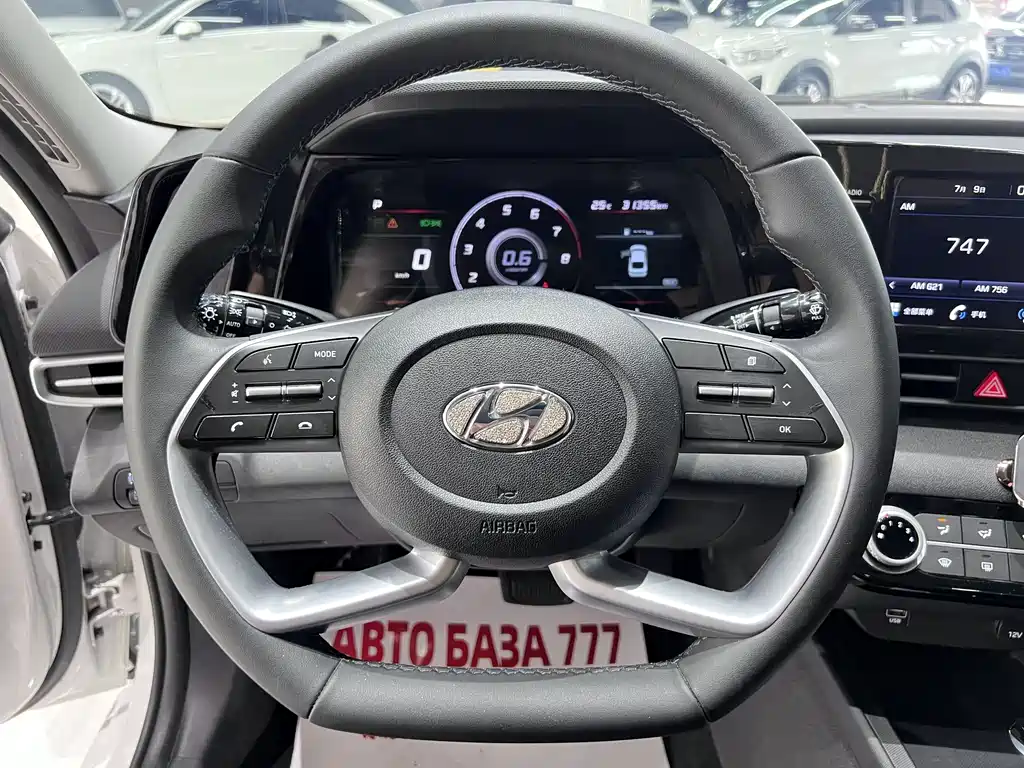 Hyundai Elantra 2022 — фото 13