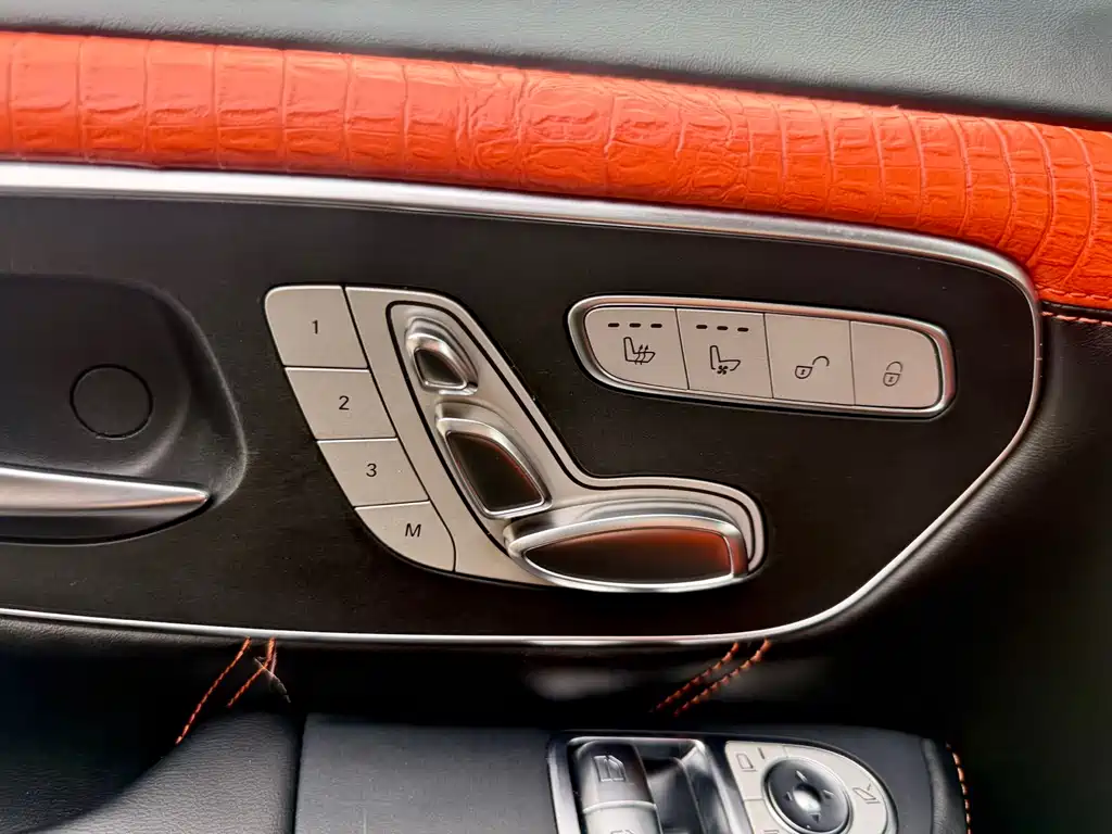 Mercedes-Benz V-Class 2018 — фото 15
