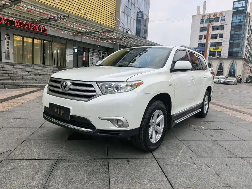 Toyota Highlander 2014 — фото 1