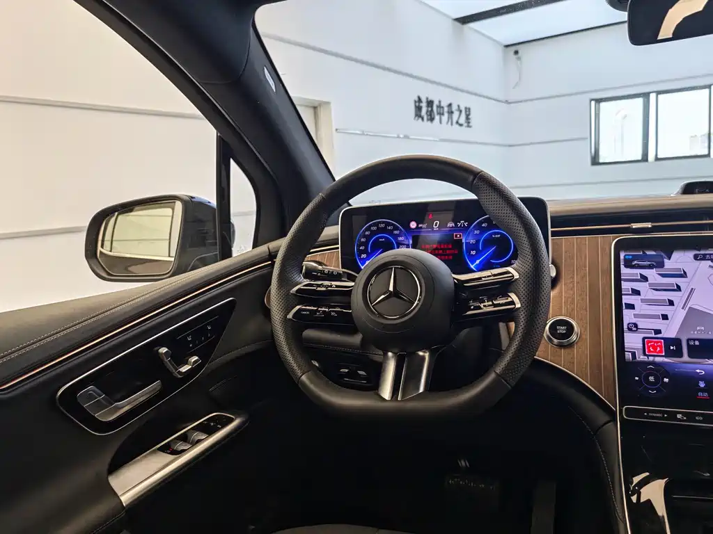 Mercedes-Benz EQE SUV 2025 — фото 10