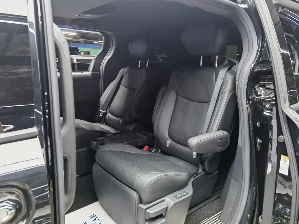 Toyota Sienna 2022 — фото 10