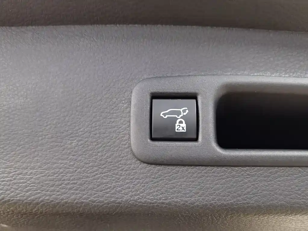 Toyota Sienna 2022 — фото 17