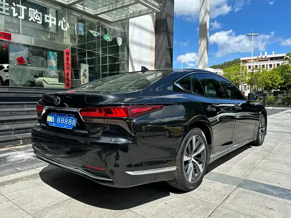 Lexus LS 2021