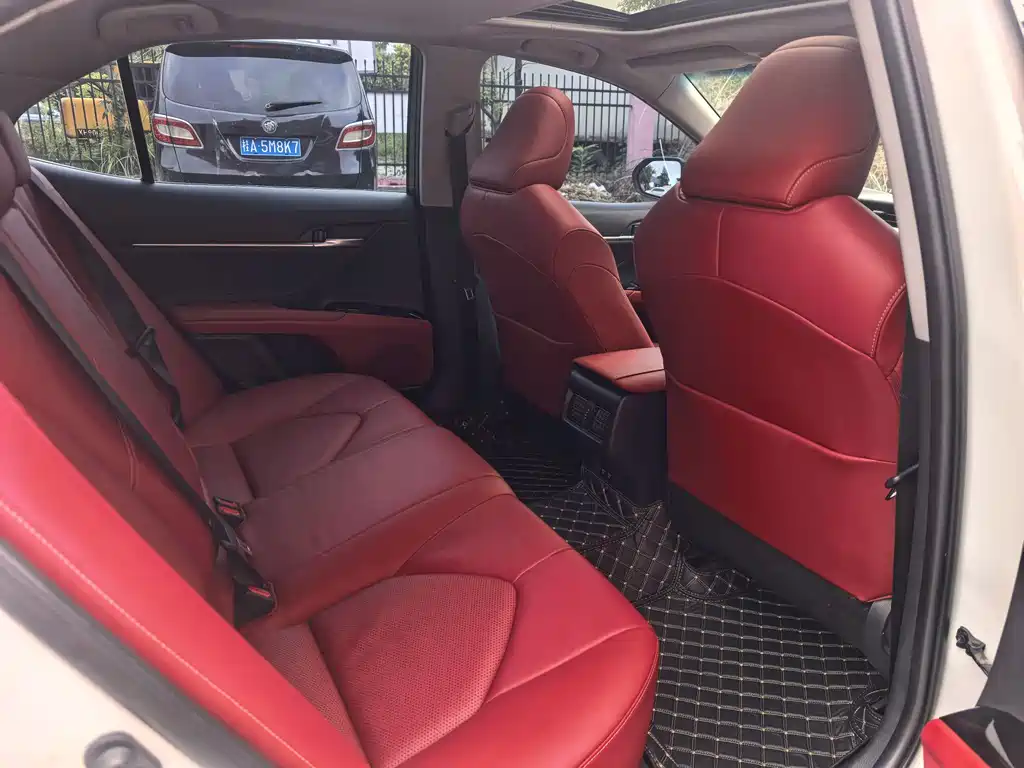 Toyota Camry 2018 — фото 10
