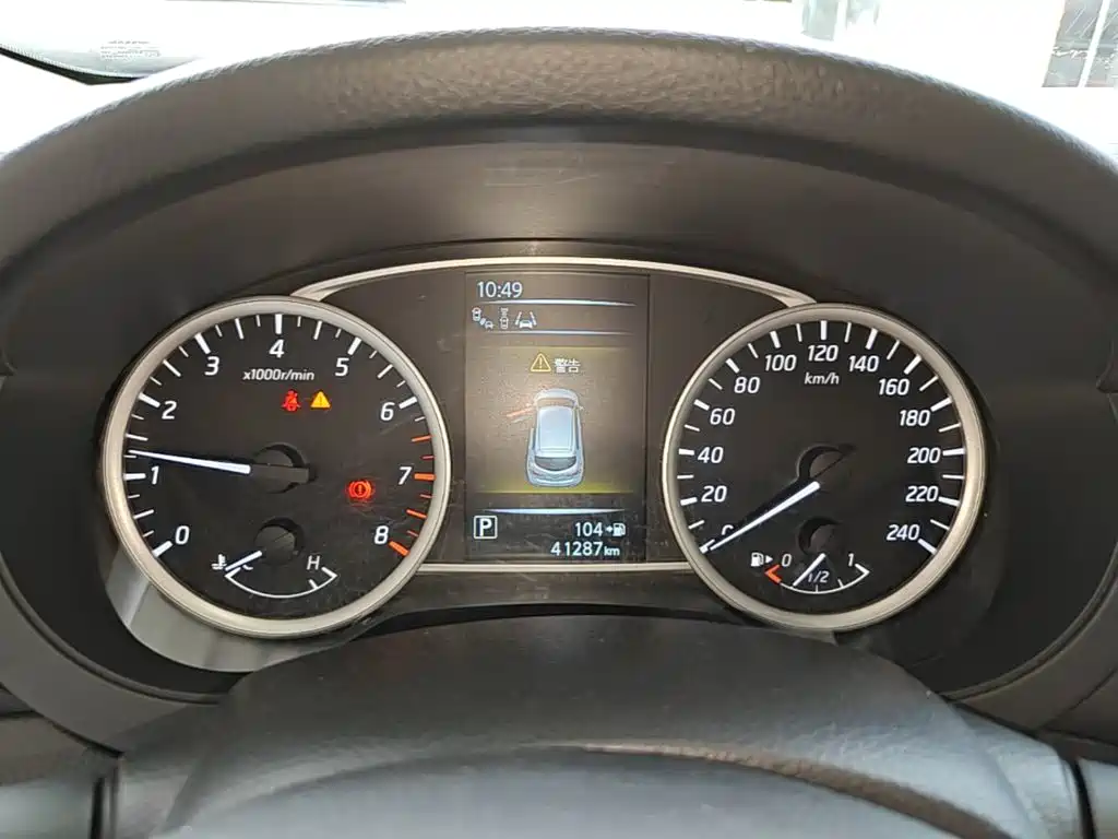 Nissan Tiida 2017 — фото 12