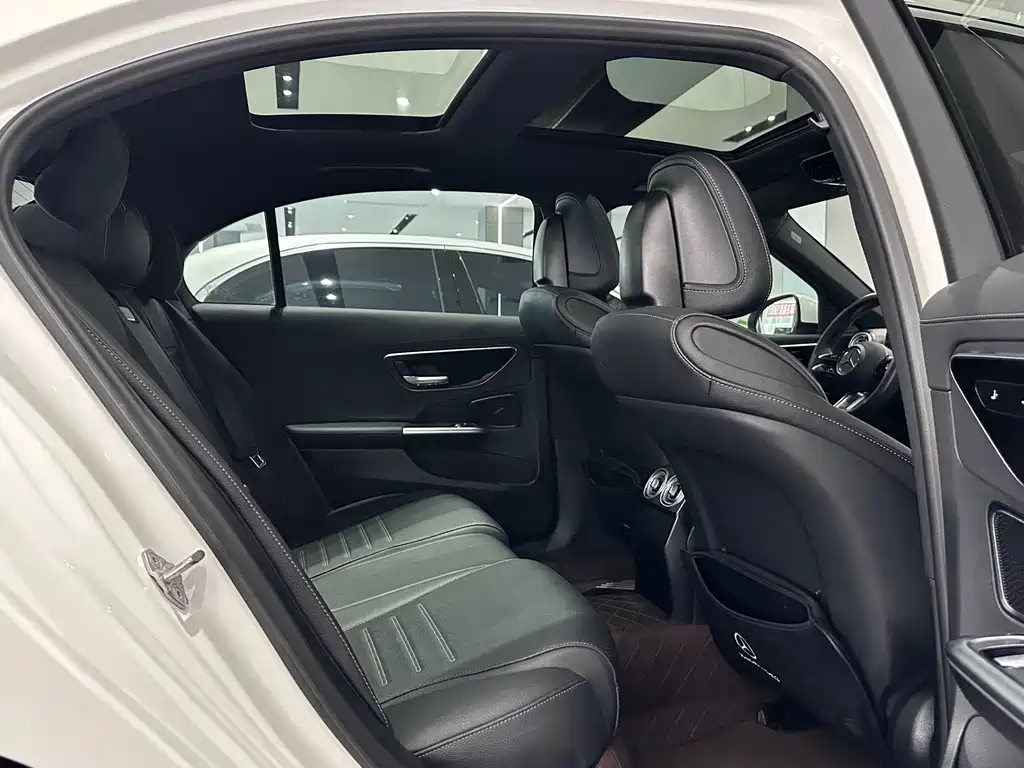 Mercedes-Benz C-Class 2023 — фото 9