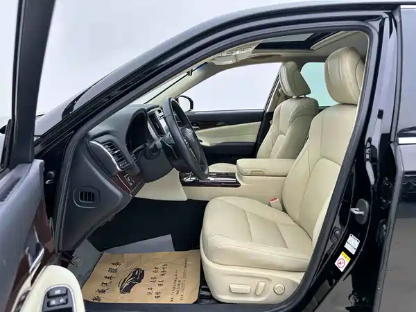 Toyota Crown 2018