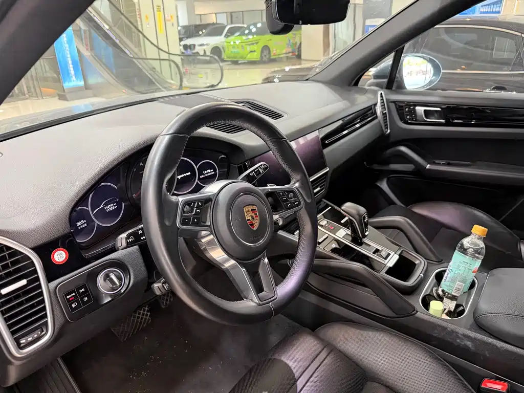 Porsche Cayenne 2019 — фото 17