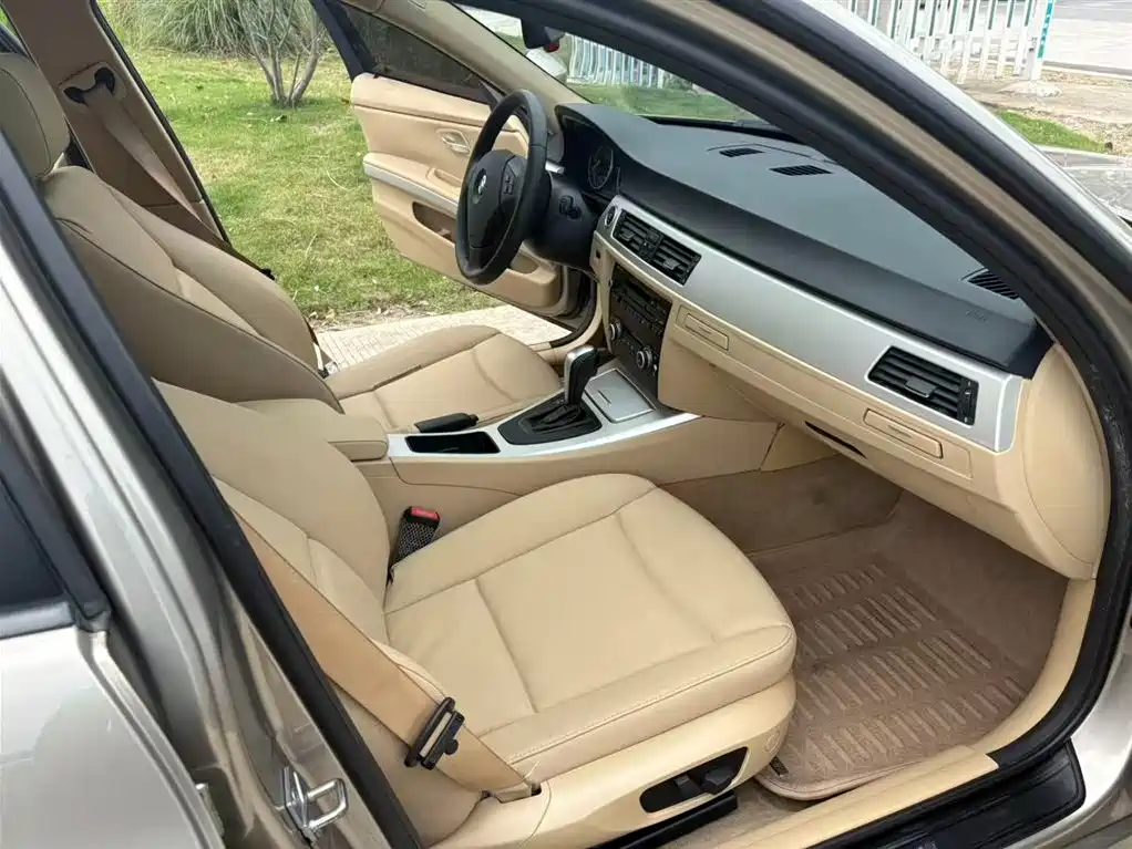 BMW 3 Series 2010 — фото 10