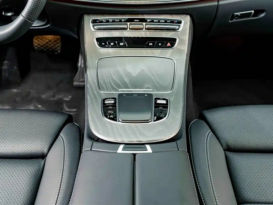 Mercedes-Benz E-Class 2024 — фото 12