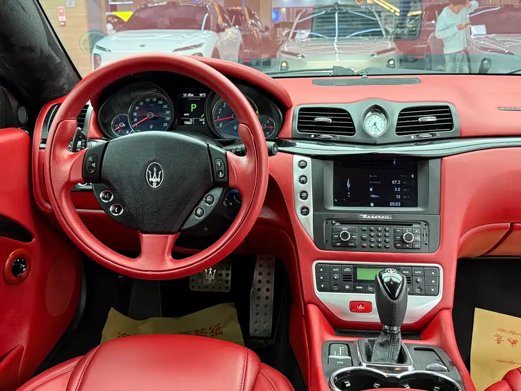 Maserati GranTurismo 2012 — фото 17