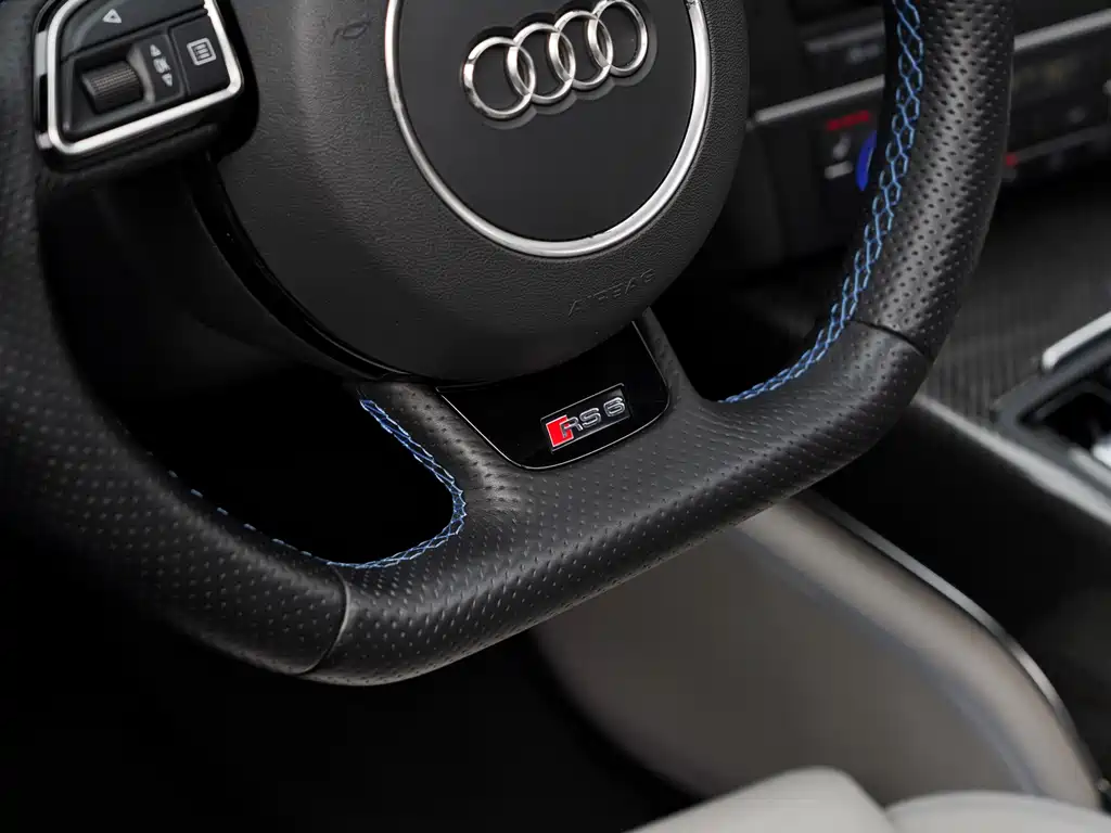 Audi RS 6 2019 — фото 27