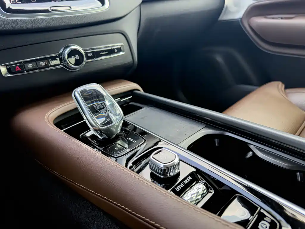Volvo XC90 2021 — фото 14
