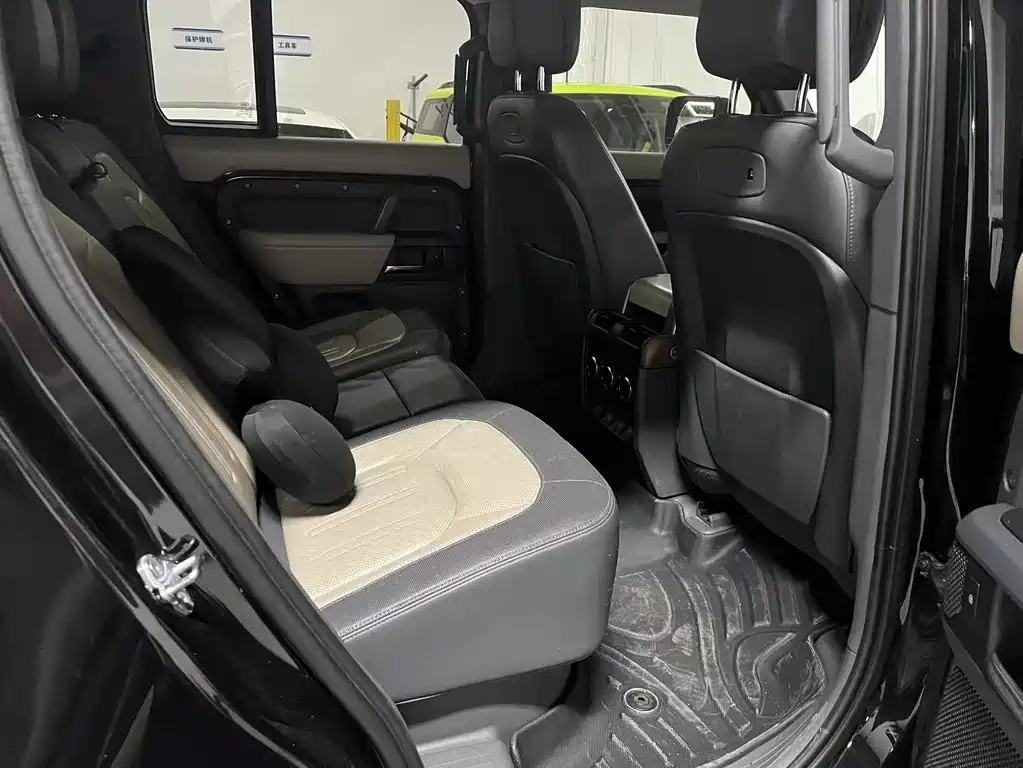Land Rover Defender 2021 — фото 10