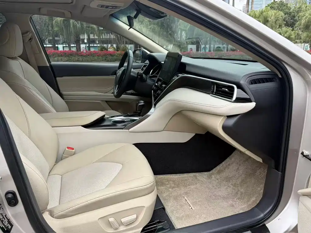 Toyota Camry 2022 — фото 7