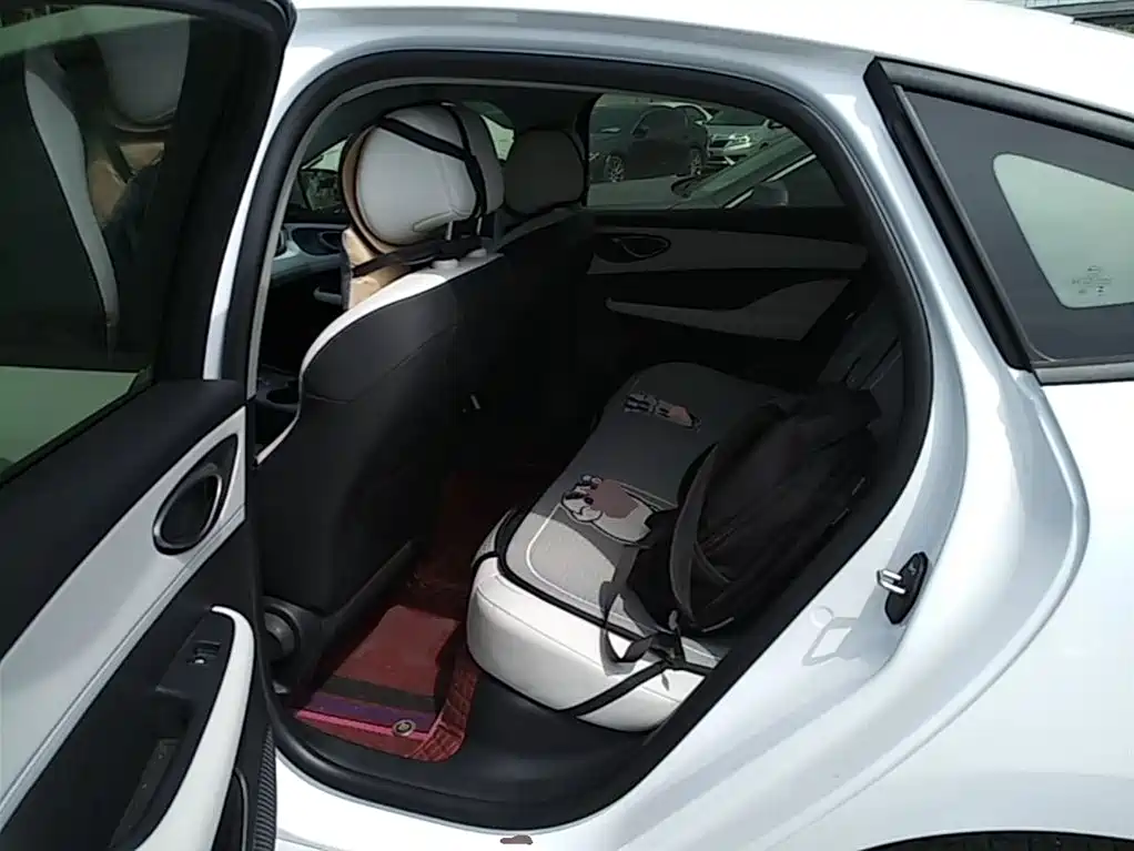 BYD Seal 05 DM-i 2025 — фото 17