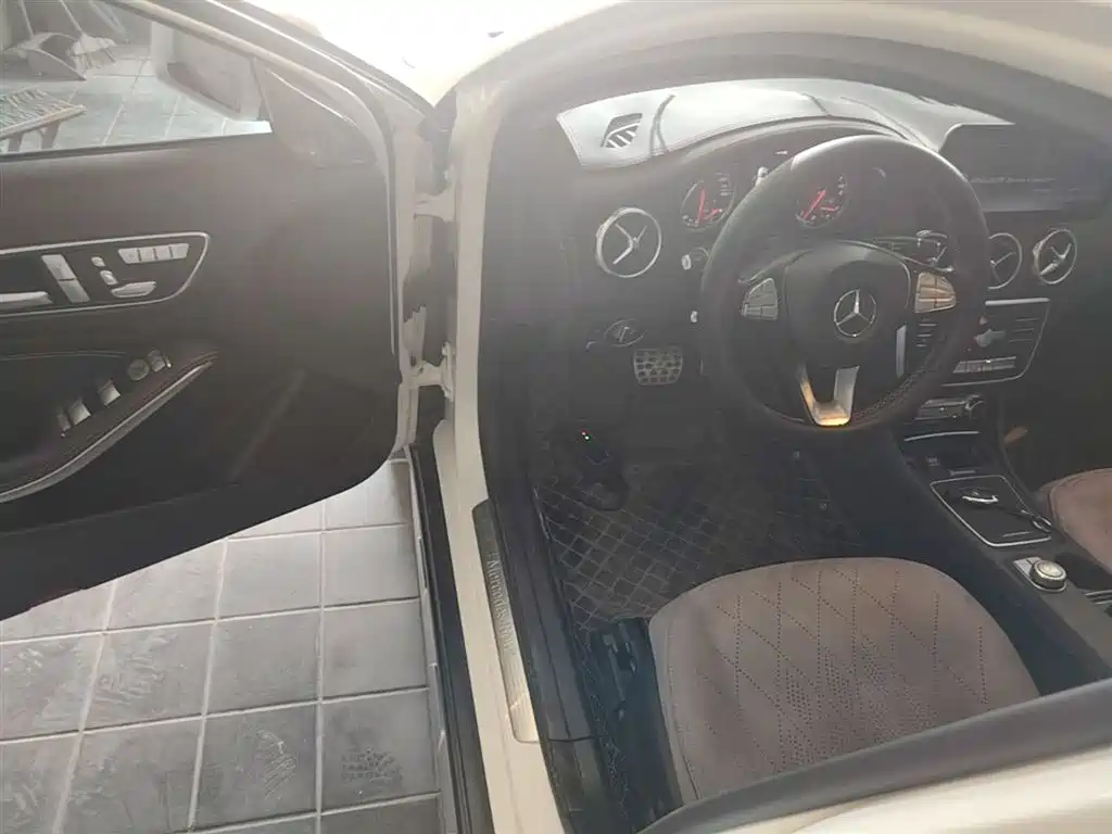 Mercedes-Benz GLA 2018 — фото 16