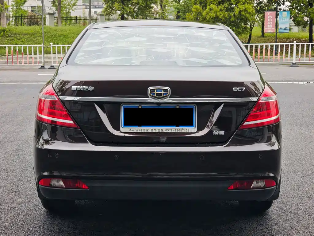 Geely Emgrand 2015 — фото 9