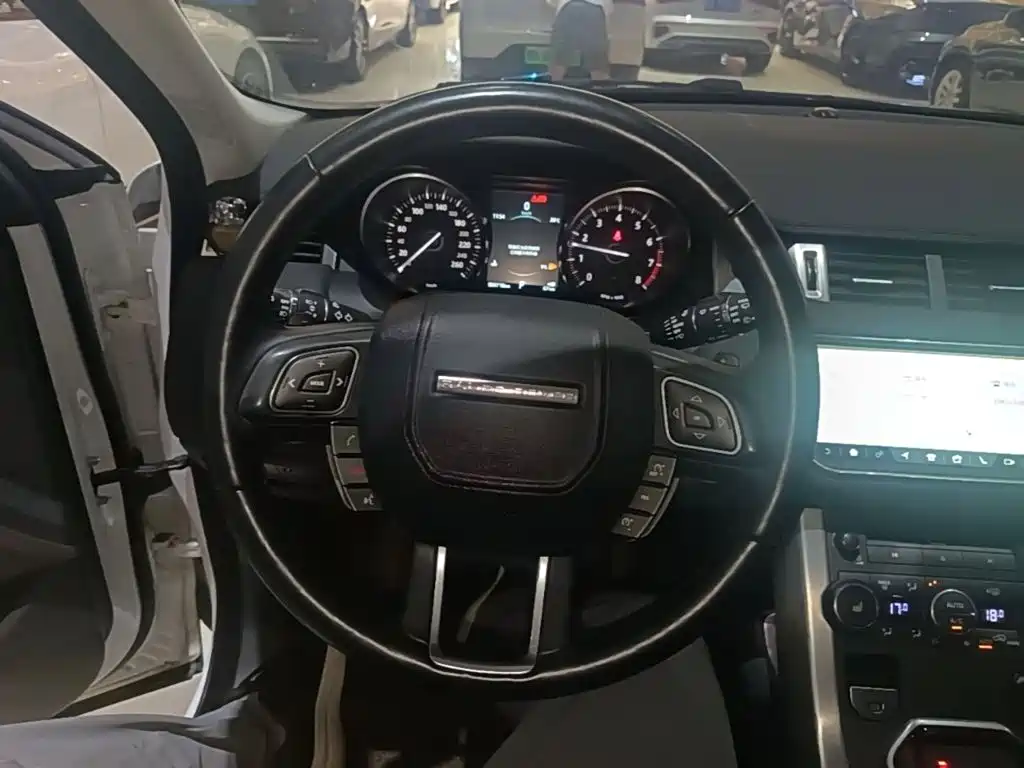 Land Rover Evoque 2019 — фото 11