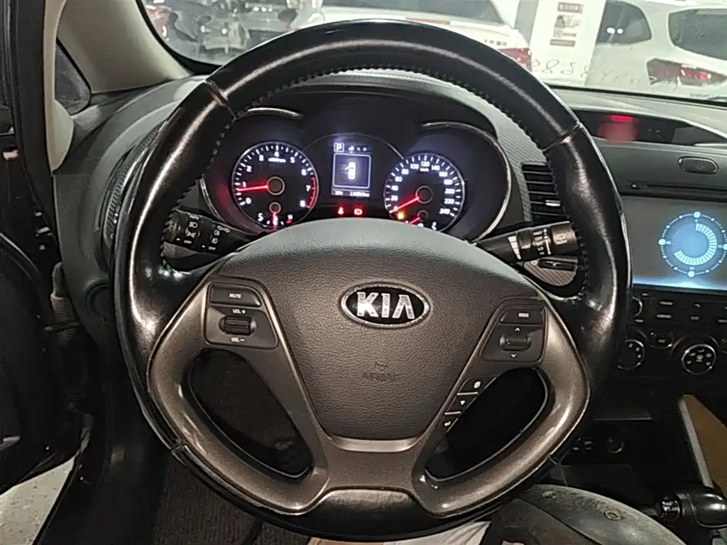 Kia K3 2016 — фото 11