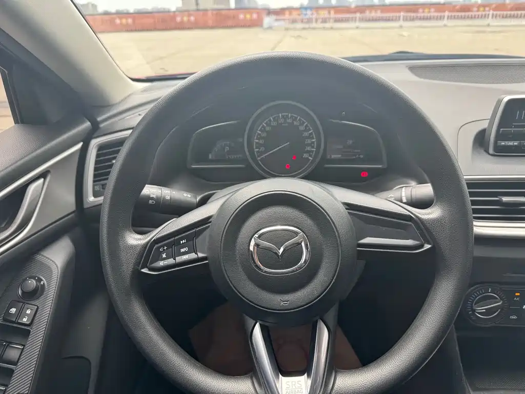 Mazda 3 Axela 2019 — фото 10