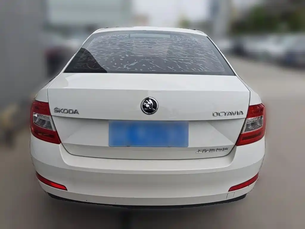 Skoda Octavia 2017 — фото 10