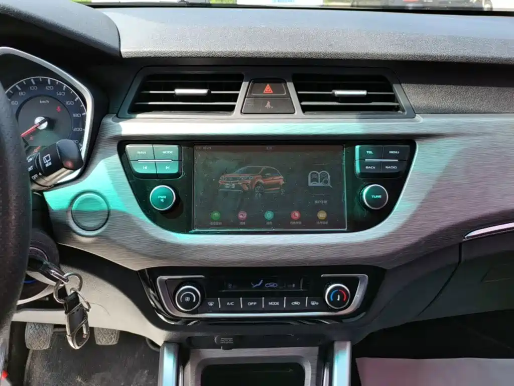 Geely Vision X3 2019 — фото 13