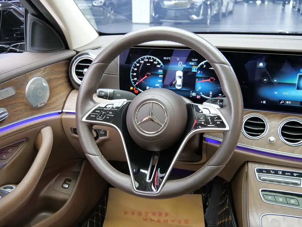 Mercedes-Benz E-Class 2023 — фото 13