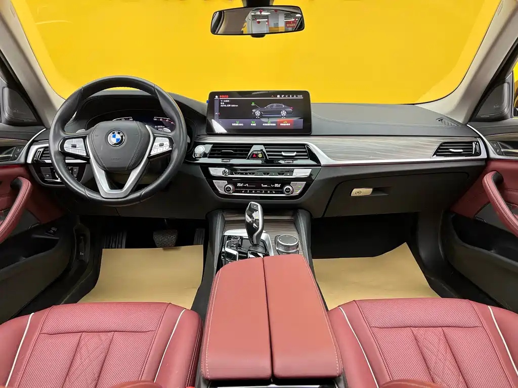 BMW 5 Series 2023 — фото 11