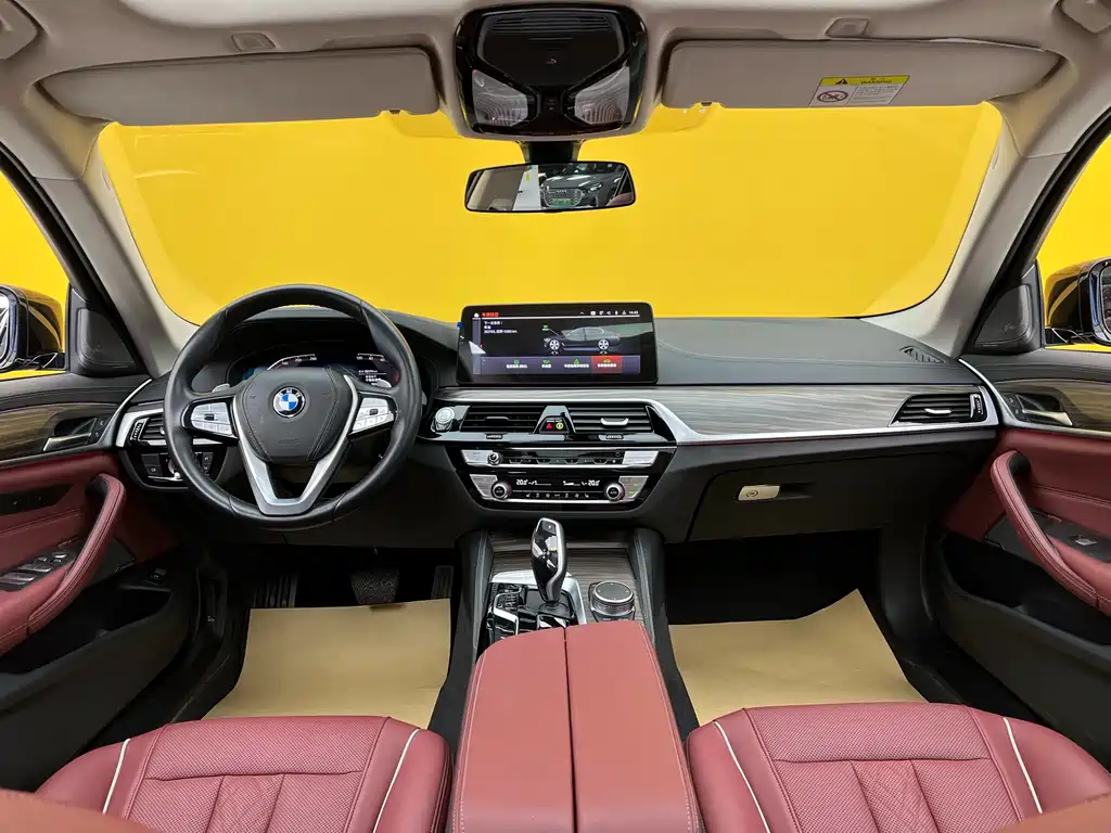 BMW 5 Series 2023 — фото 10