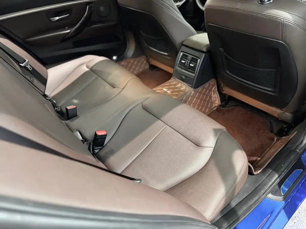 BMW 3 Series 2018 — фото 29