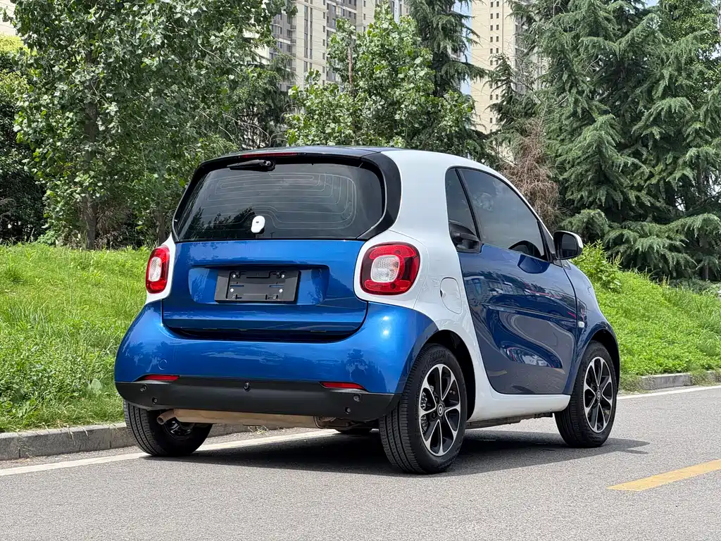 smart Fortwo 2017 — фото 18