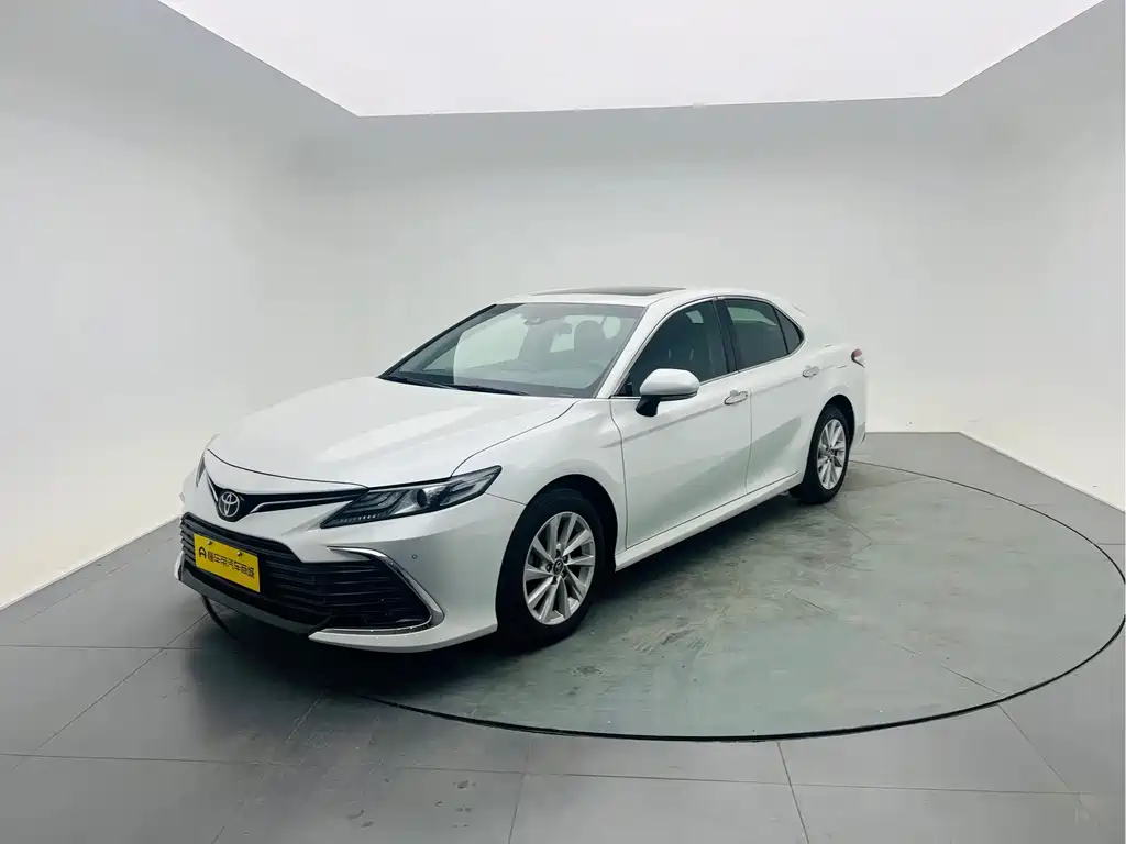 Toyota Camry 2021 — фото 1